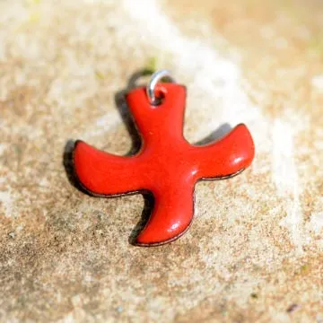 Product Dove pendant with cord (2 x 2 cm) - Red (n°37) Image